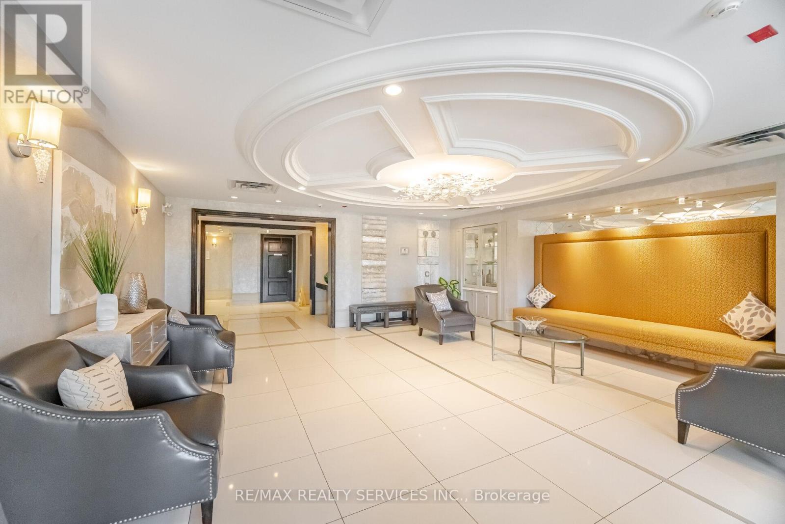 105 - 60 Via Rosedale Way, Brampton, Ontario  L6R 3X6 - Photo 3 - W12642388