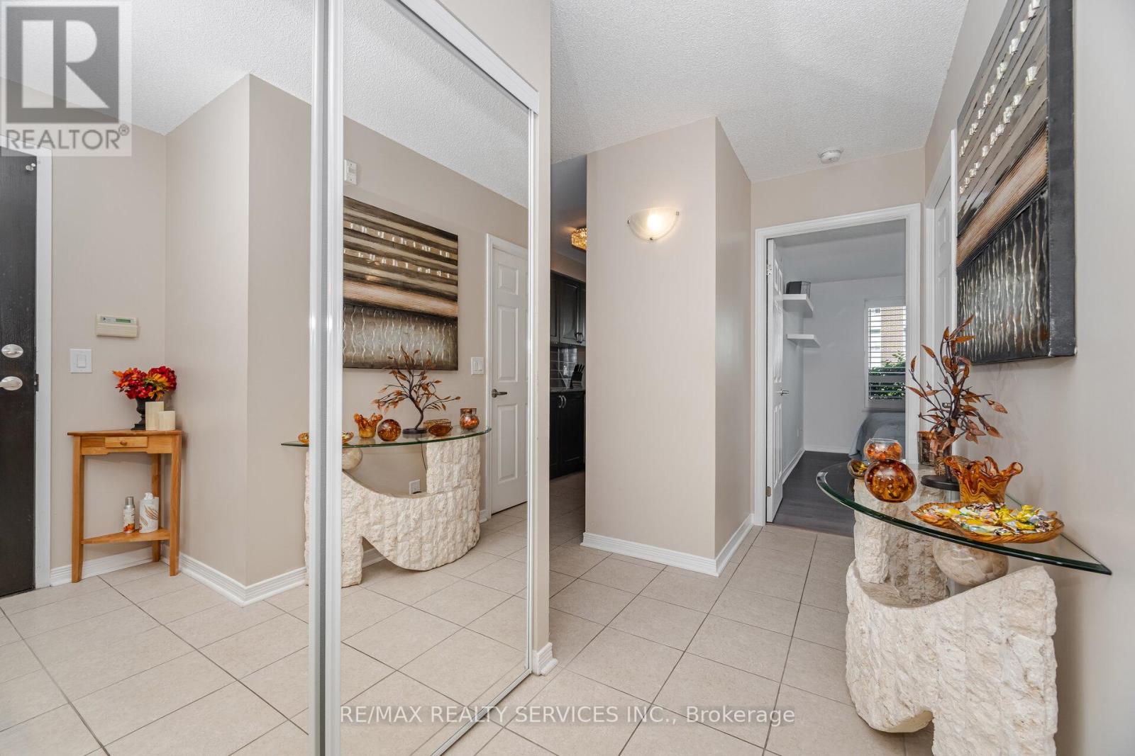 105 - 60 Via Rosedale Way, Brampton, Ontario  L6R 3X6 - Photo 6 - W12642388