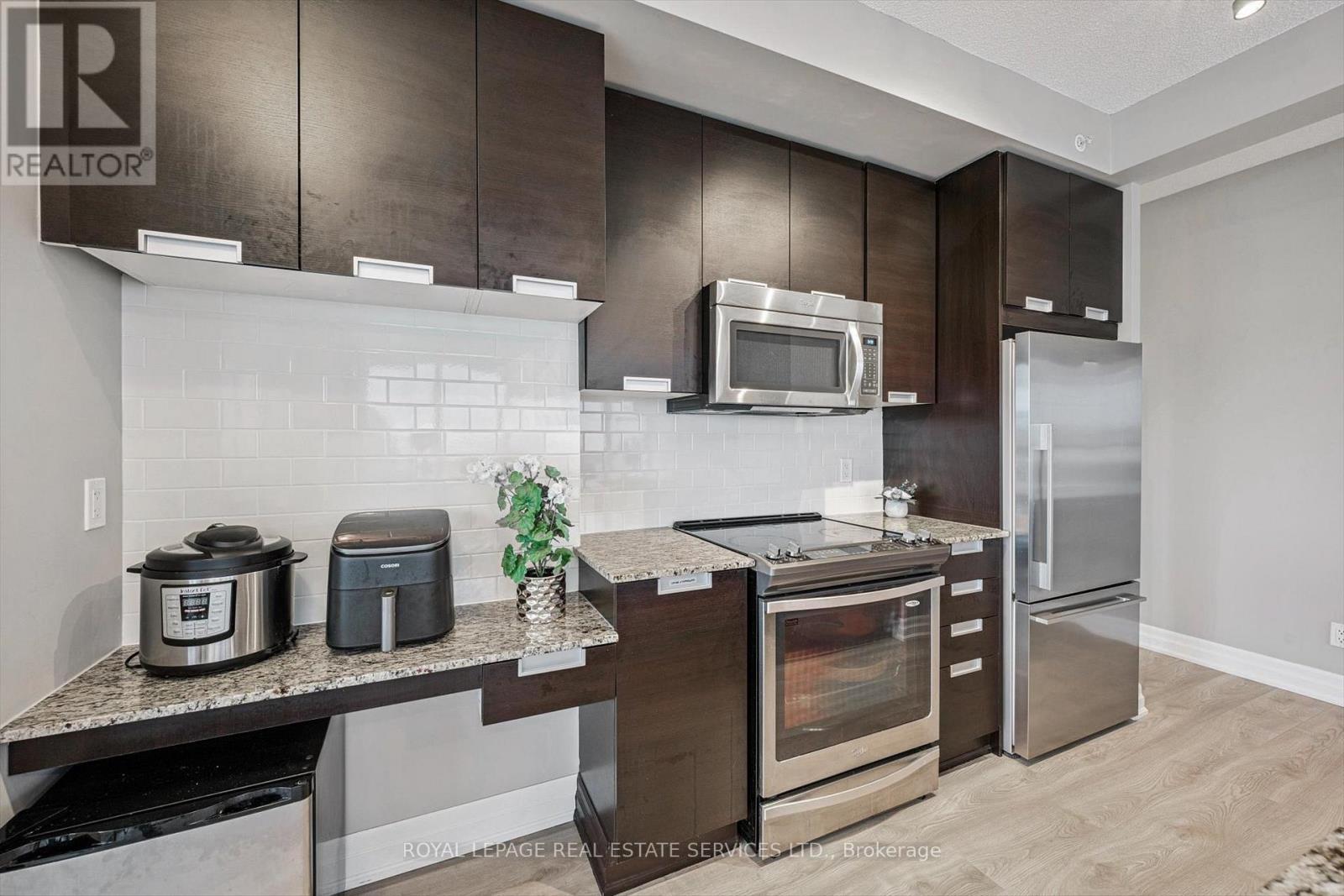 1007 - 55 Eglinton Avenue W, Mississauga, Ontario  L5R 0E4 - Photo 11 - W12642394