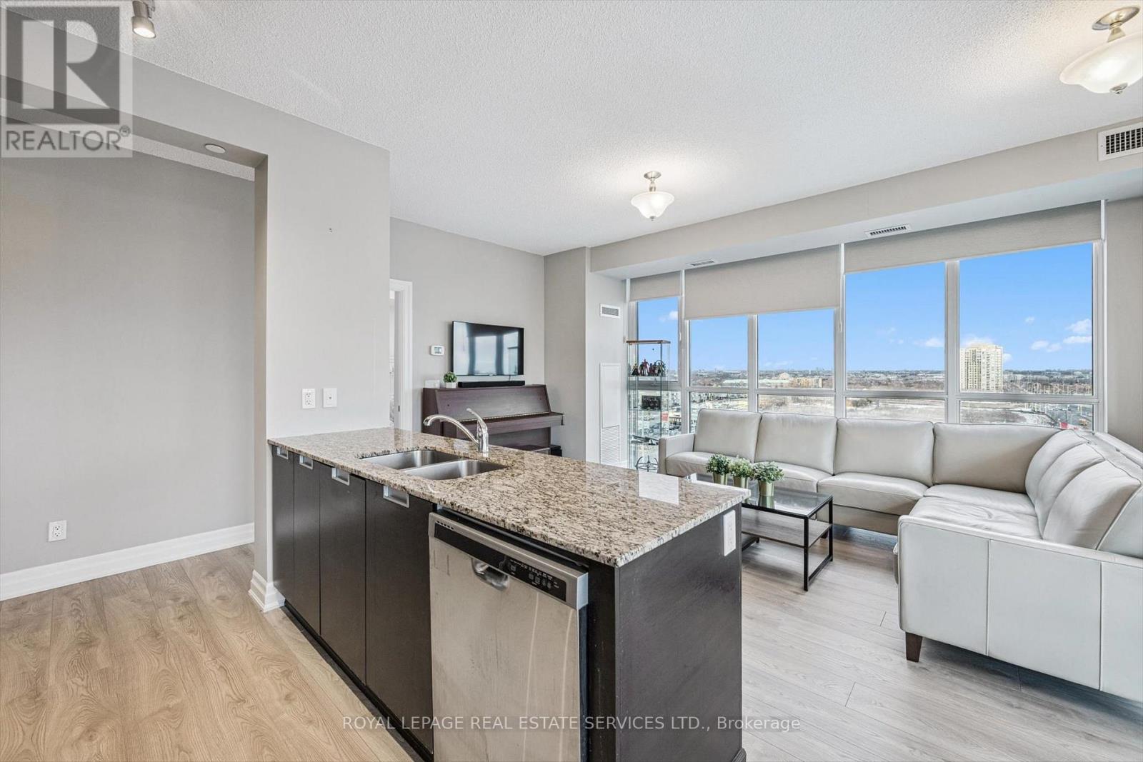 1007 - 55 Eglinton Avenue W, Mississauga, Ontario  L5R 0E4 - Photo 13 - W12642394