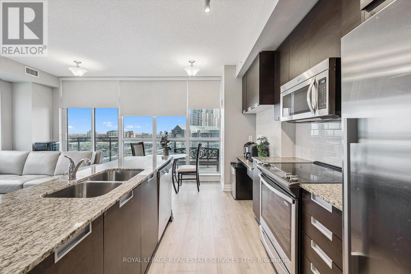 1007 - 55 Eglinton Avenue W, Mississauga, Ontario  L5R 0E4 - Photo 14 - W12642394