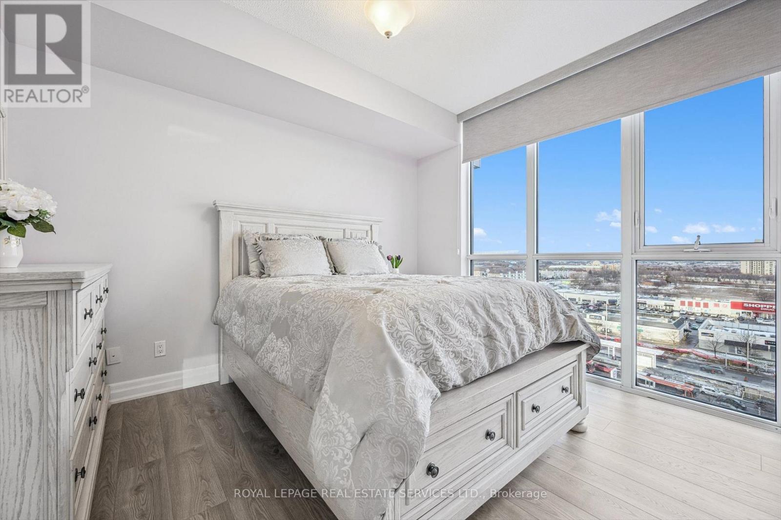 1007 - 55 Eglinton Avenue W, Mississauga, Ontario  L5R 0E4 - Photo 16 - W12642394