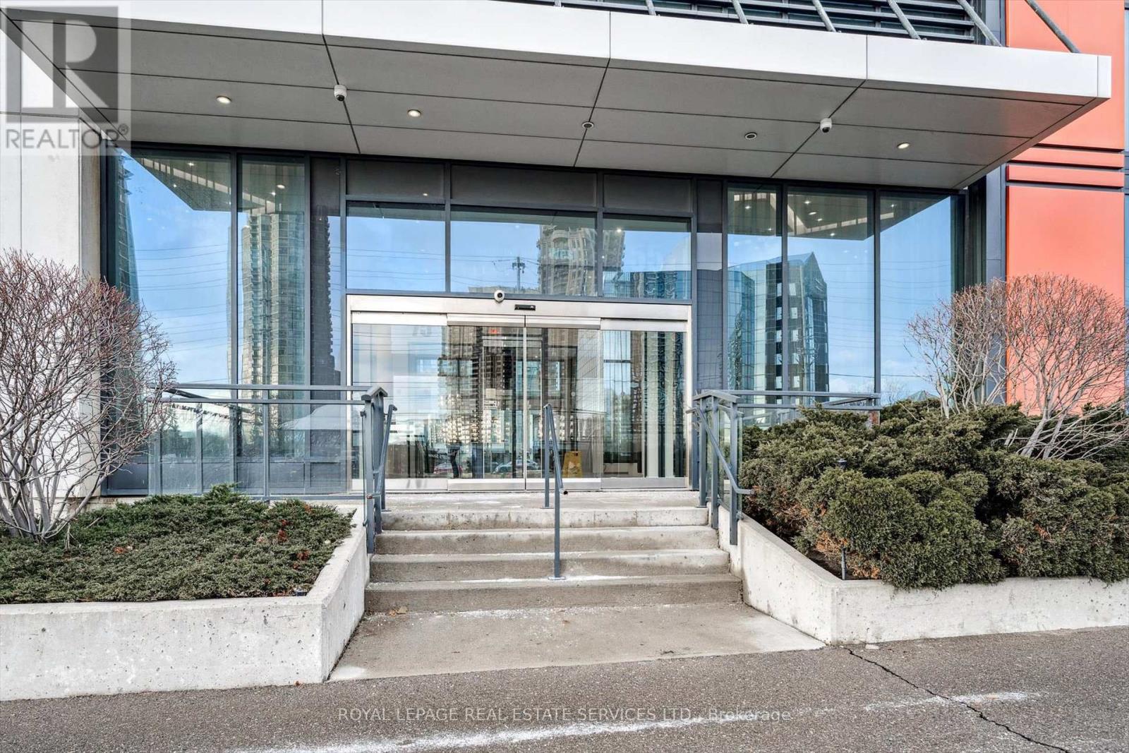 1007 - 55 Eglinton Avenue W, Mississauga, Ontario  L5R 0E4 - Photo 2 - W12642394