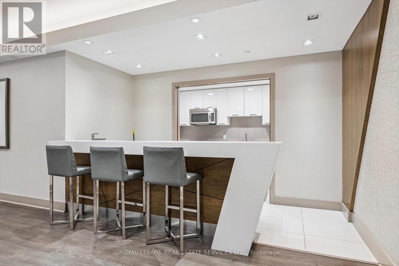 1007 - 55 Eglinton Avenue W, Mississauga, Ontario  L5R 0E4 - Photo 44 - W12642394