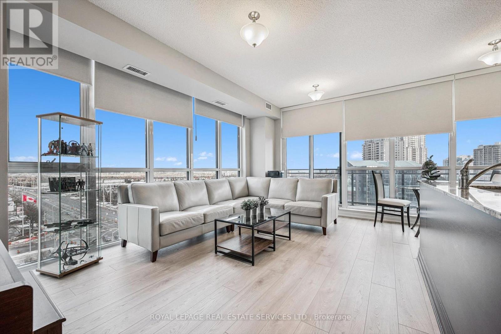 1007 - 55 Eglinton Avenue W, Mississauga, Ontario  L5R 0E4 - Photo 6 - W12642394