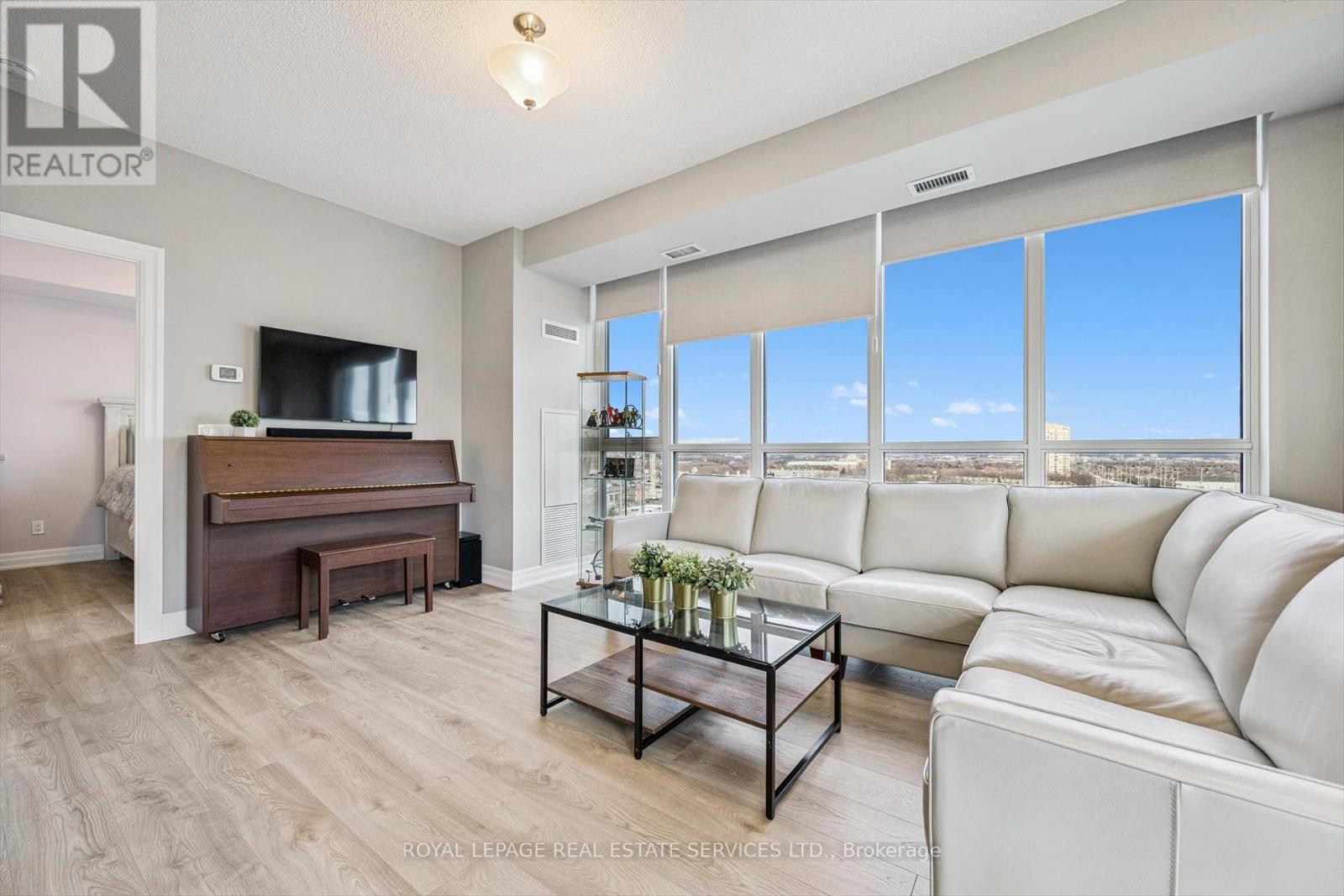 1007 - 55 Eglinton Avenue W, Mississauga, Ontario  L5R 0E4 - Photo 8 - W12642394