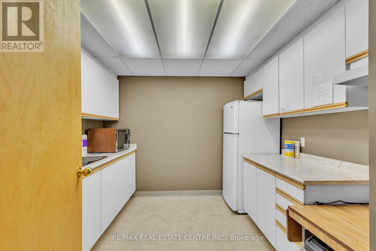 202 - 105 Bagot Street, Guelph, Ontario  N1H 8H4 - Photo 34 - X12642396