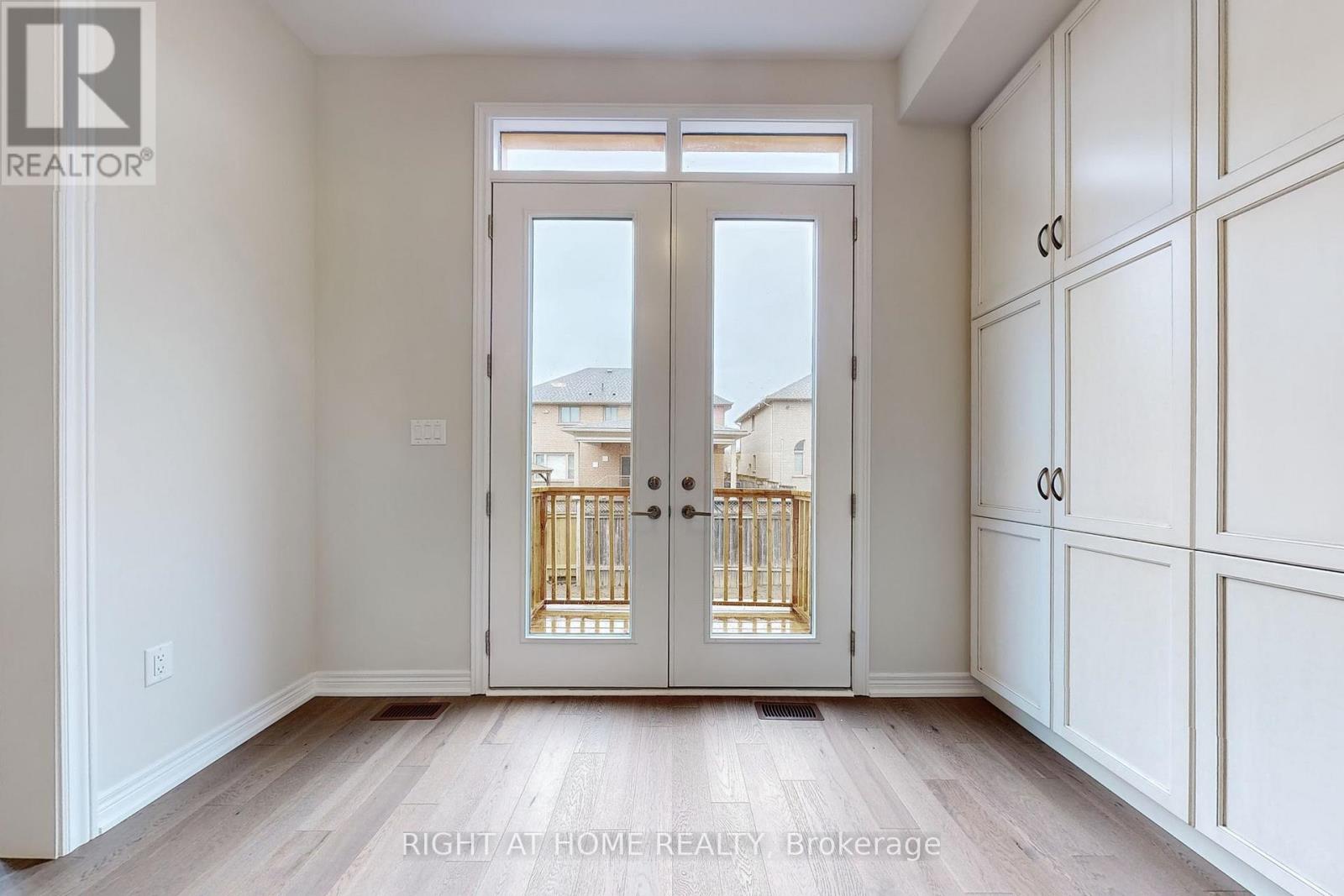 91 Starfire Crescent, Hamilton, Ontario  L8E 0K9 - Photo 10 - X12642418