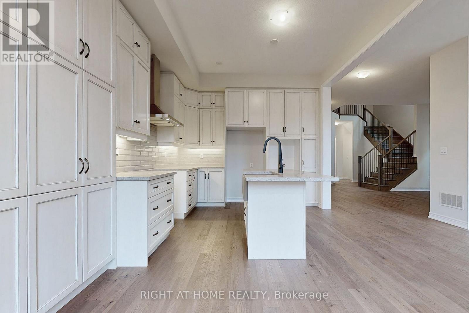 91 Starfire Crescent, Hamilton, Ontario  L8E 0K9 - Photo 11 - X12642418