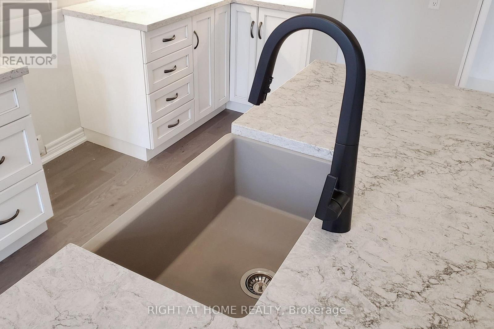 91 Starfire Crescent, Hamilton, Ontario  L8E 0K9 - Photo 12 - X12642418