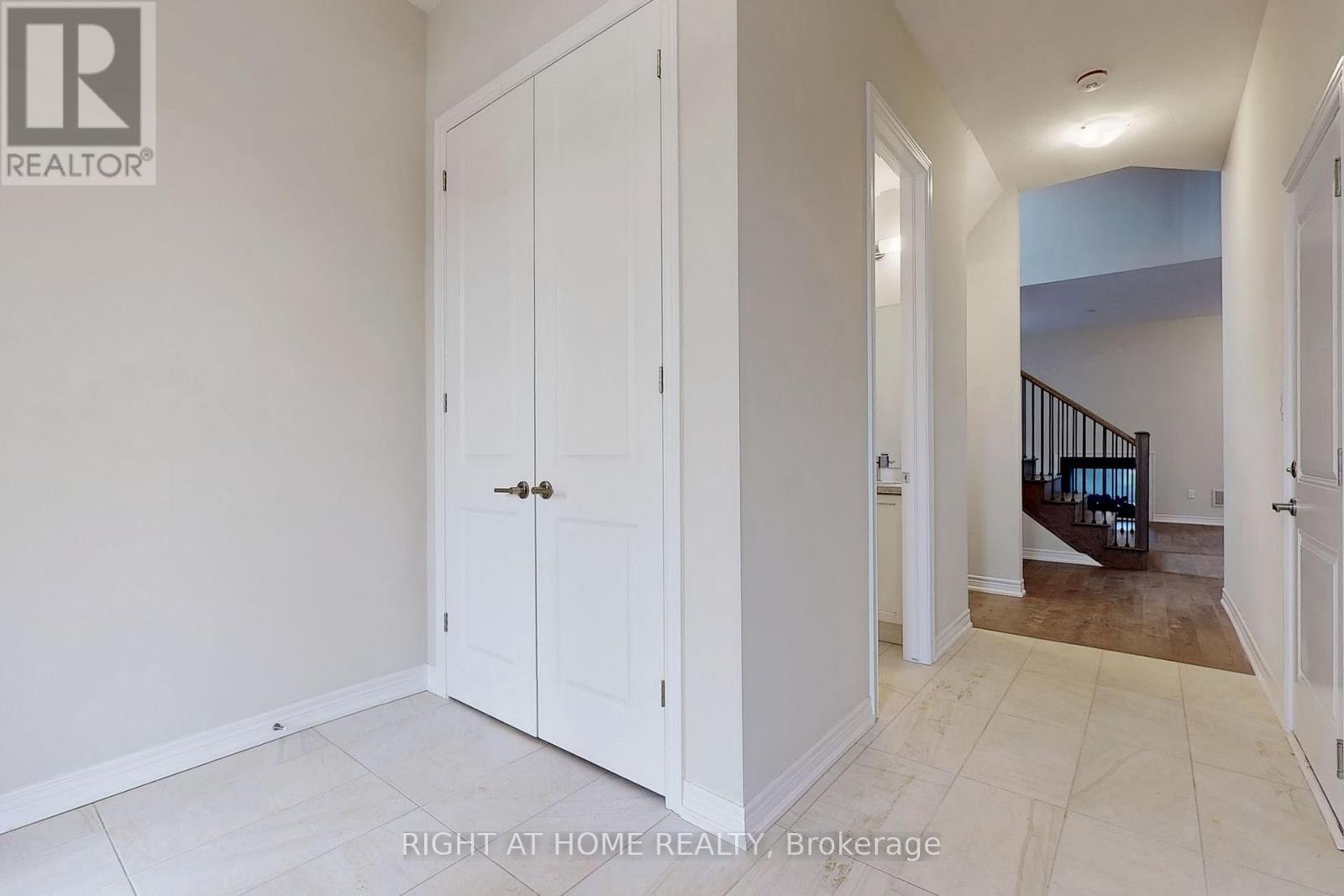 91 Starfire Crescent, Hamilton, Ontario  L8E 0K9 - Photo 14 - X12642418