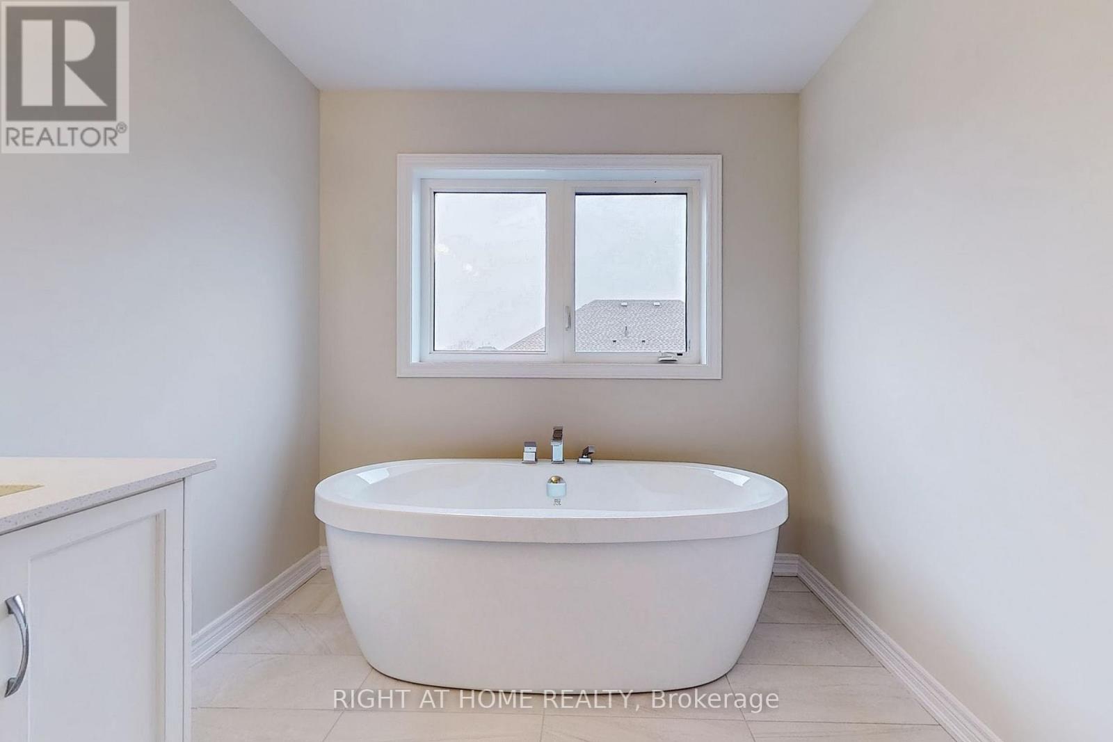 91 Starfire Crescent, Hamilton, Ontario  L8E 0K9 - Photo 22 - X12642418