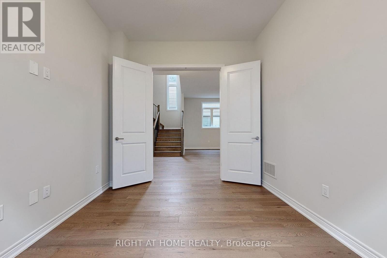 91 Starfire Crescent, Hamilton, Ontario  L8E 0K9 - Photo 6 - X12642418