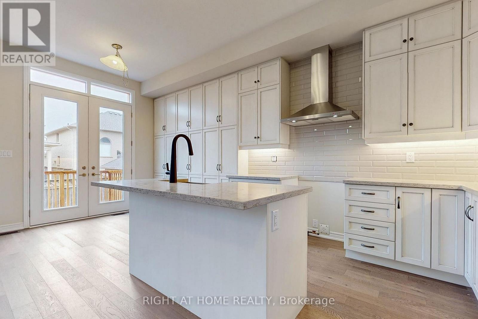 91 Starfire Crescent, Hamilton, Ontario  L8E 0K9 - Photo 9 - X12642418