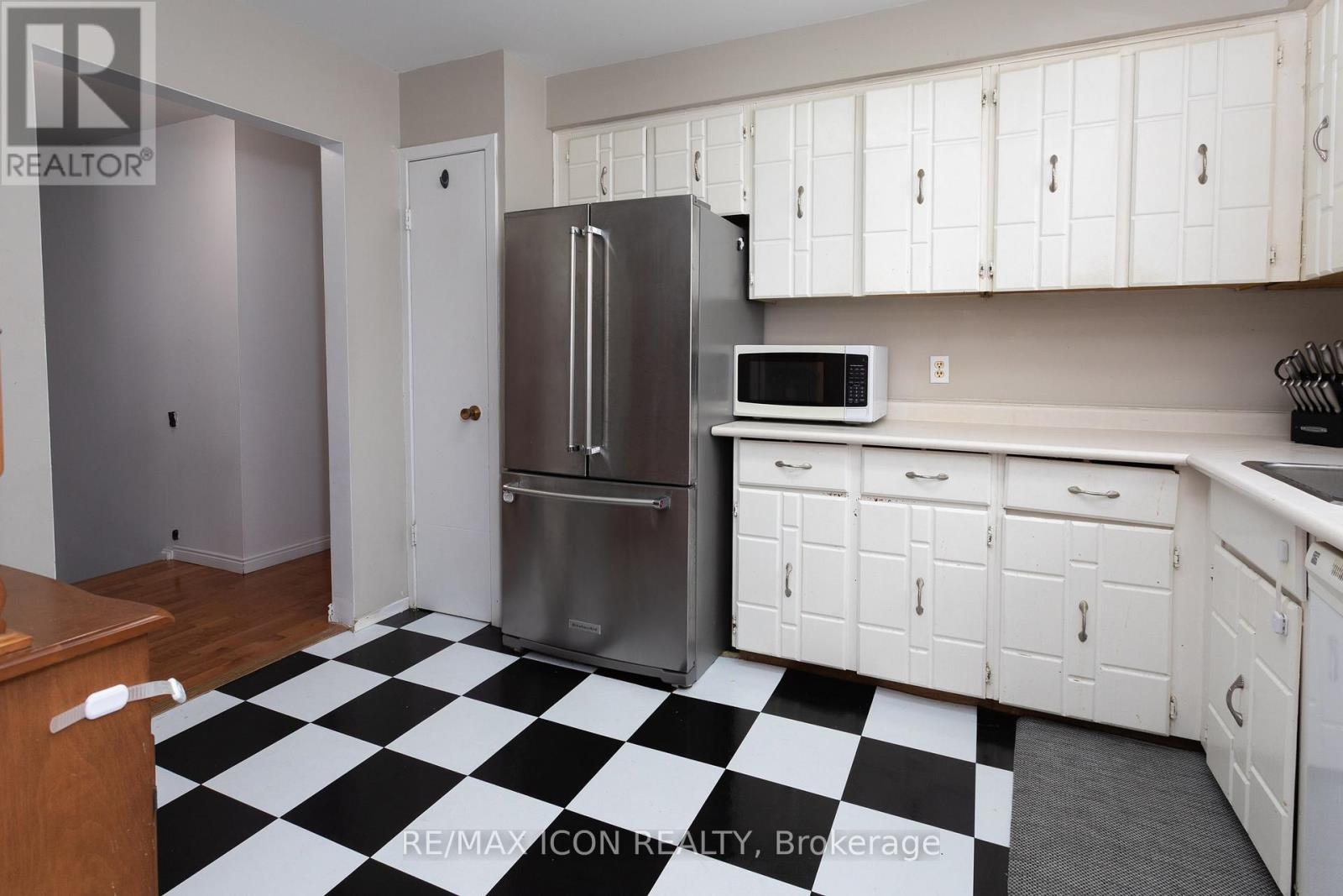 124 Dalegrove Drive, Kitchener, Ontario  N2M 2G5 - Photo 9 - X12642420