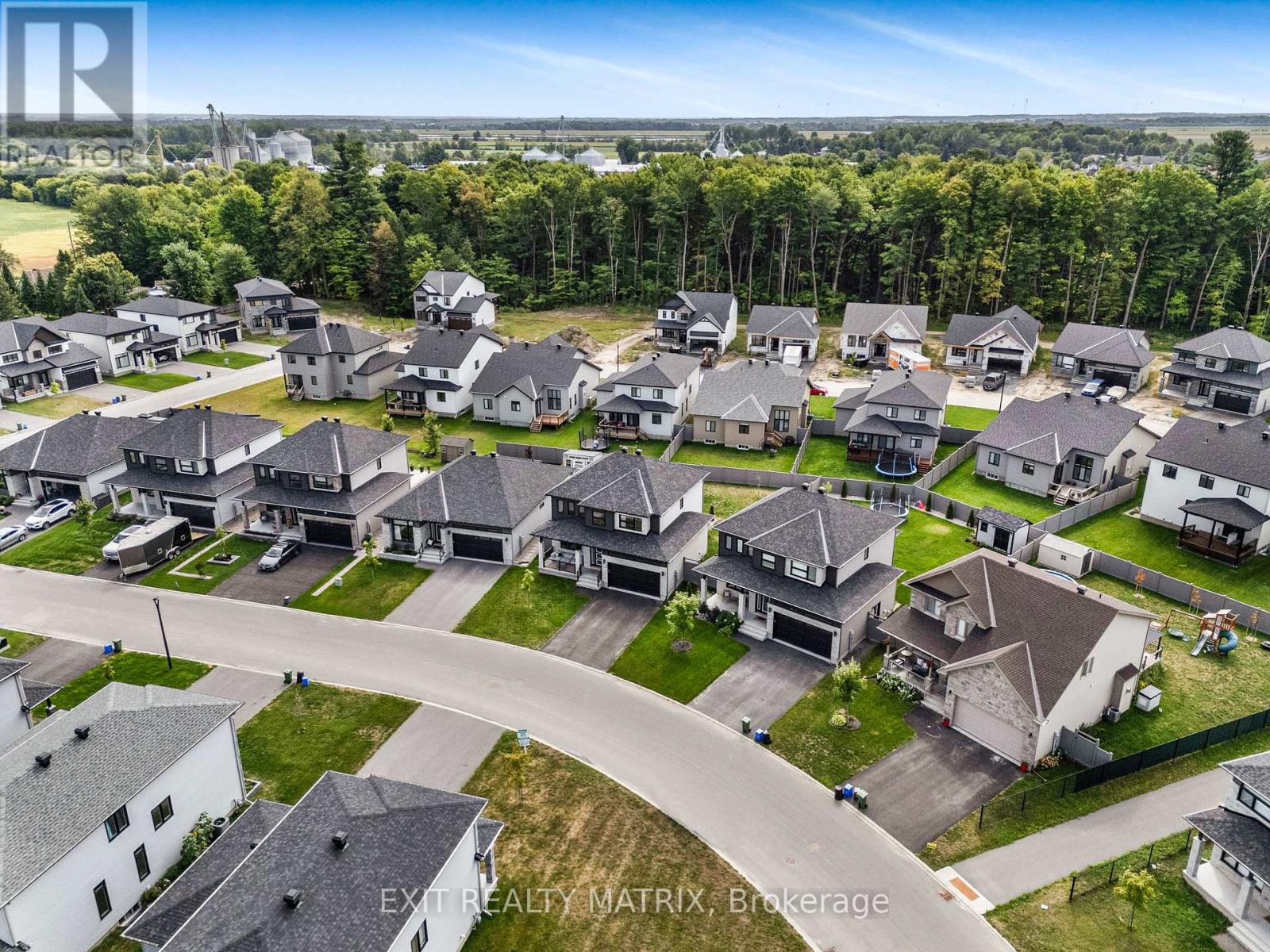 1144 Avignon Street, Russell, Ontario  K0A 1W0 - Photo 34 - X12380703