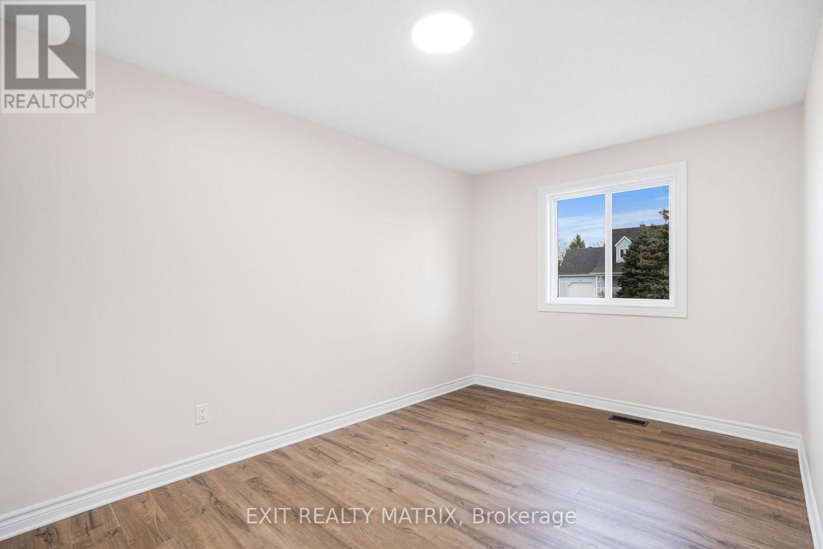 58 Castlebeau Street, Russell, Ontario  K0A 1W0 - Photo 14 - X12411665