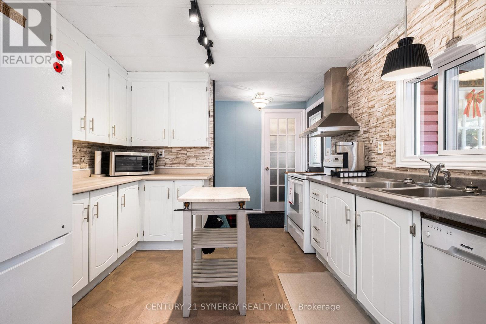 134 Ogilvie Lane, Merrickville-Wolford, Ontario  K0G 1G0 - Photo 6 - X12468484