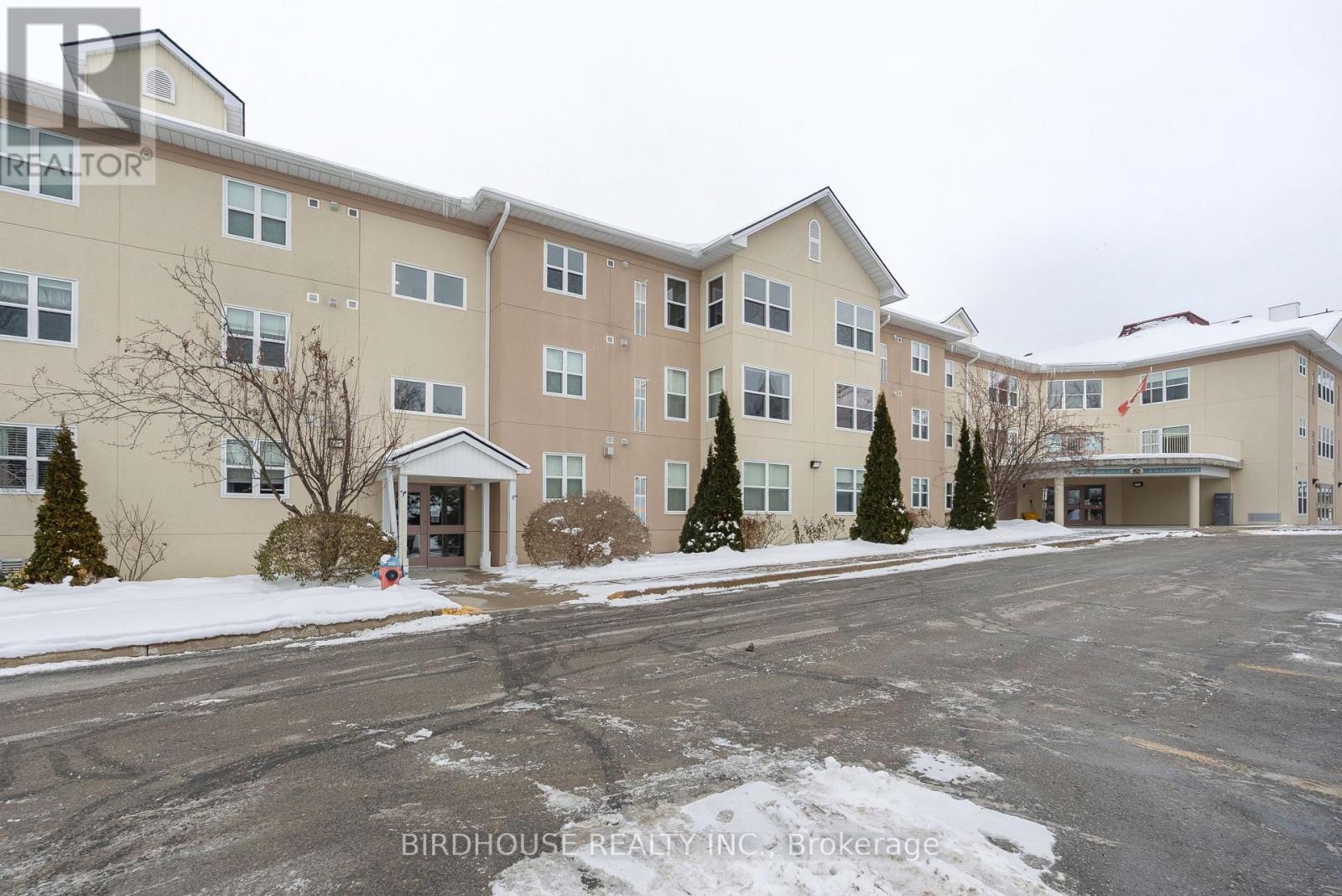 312 - 8 Huron Street, Kawartha Lakes, Ontario  K9V 6K3 - Photo 3 - X12642460