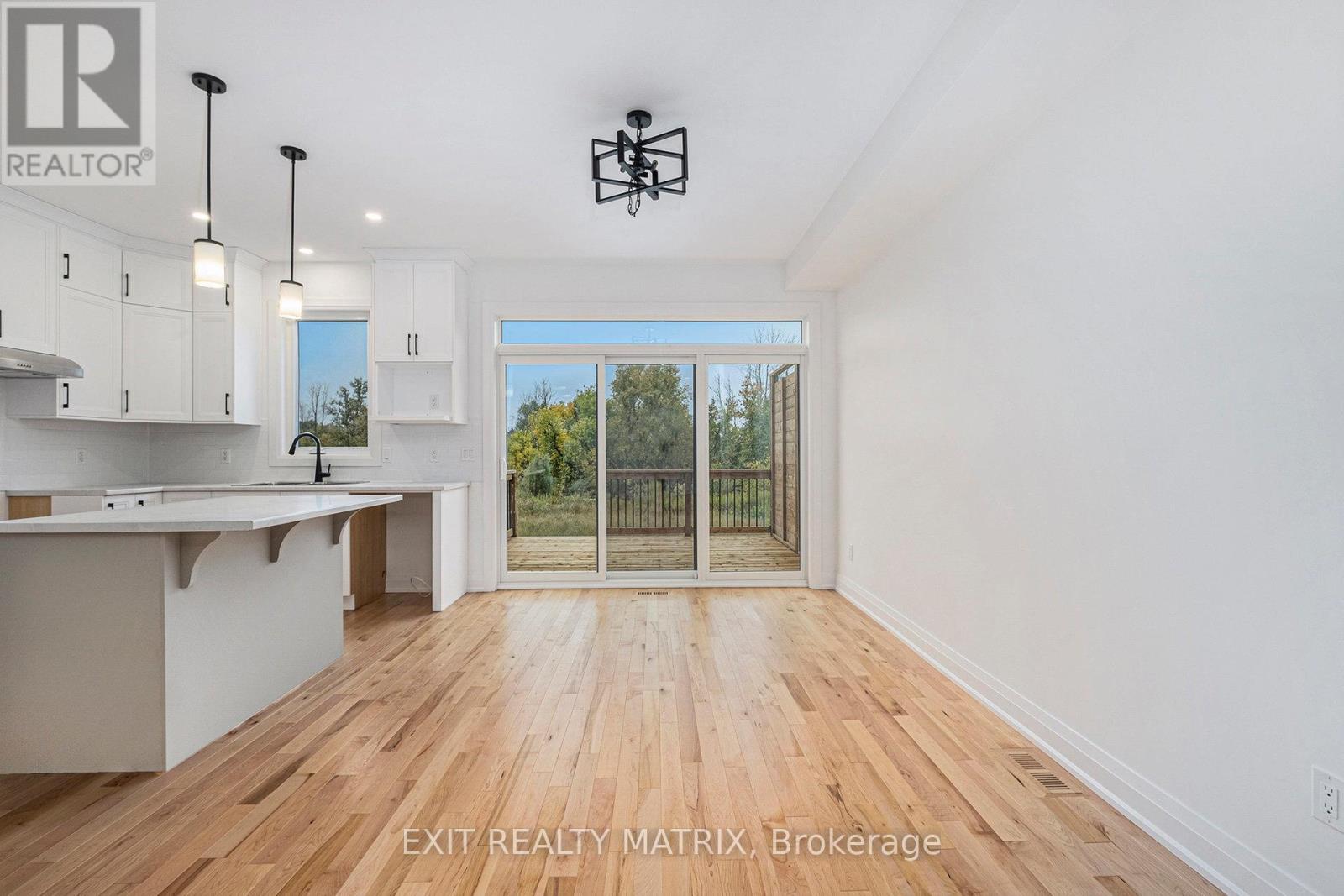 956 Cologne Street, Russell, Ontario  K0A 1W0 - Photo 6 - X12453809