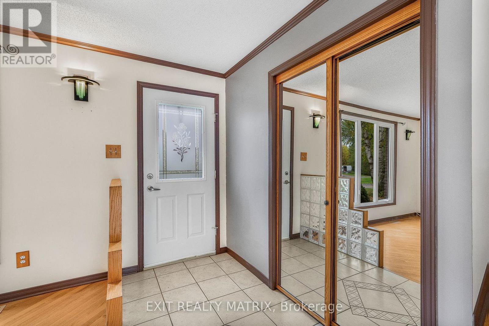 29 Louise Crescent, Russell, Ontario  K0A 1W0 - Photo 2 - X12495482