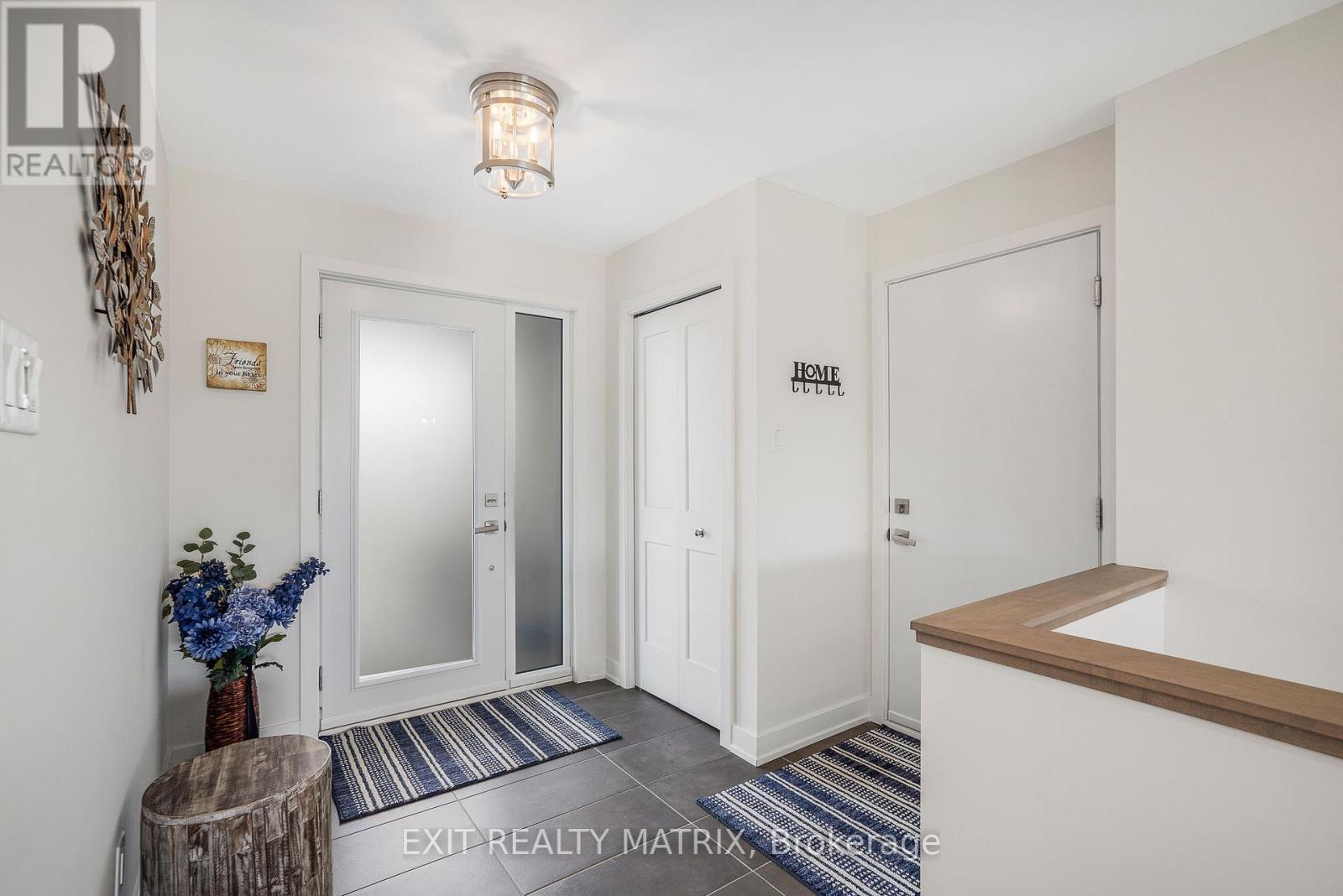 521 Barrage Street, Casselman, Ontario  K0A 1M0 - Photo 3 - X12368411