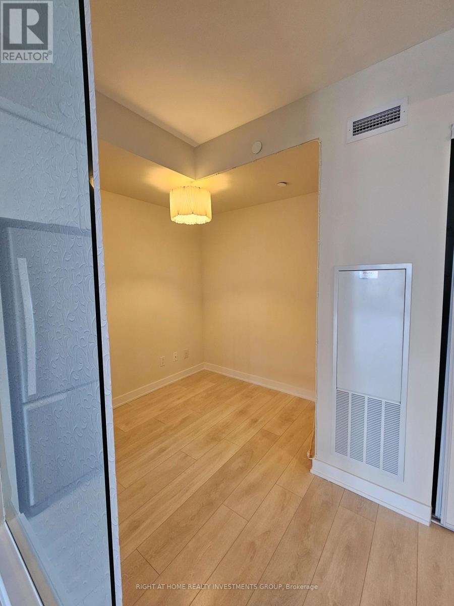 1105 - 6 Sonic Way, Toronto, Ontario  M3C 0P1 - Photo 11 - C12641740