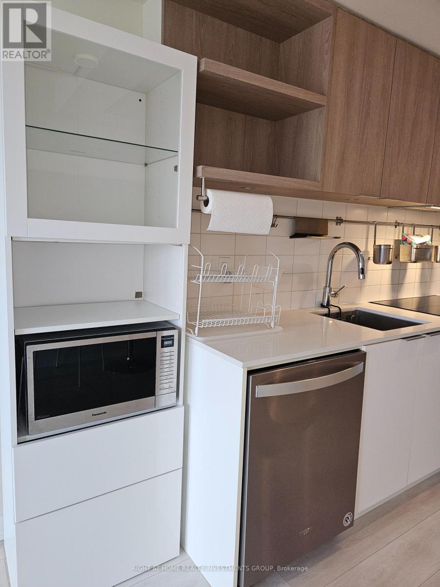 1105 - 6 Sonic Way, Toronto, Ontario  M3C 0P1 - Photo 17 - C12641740