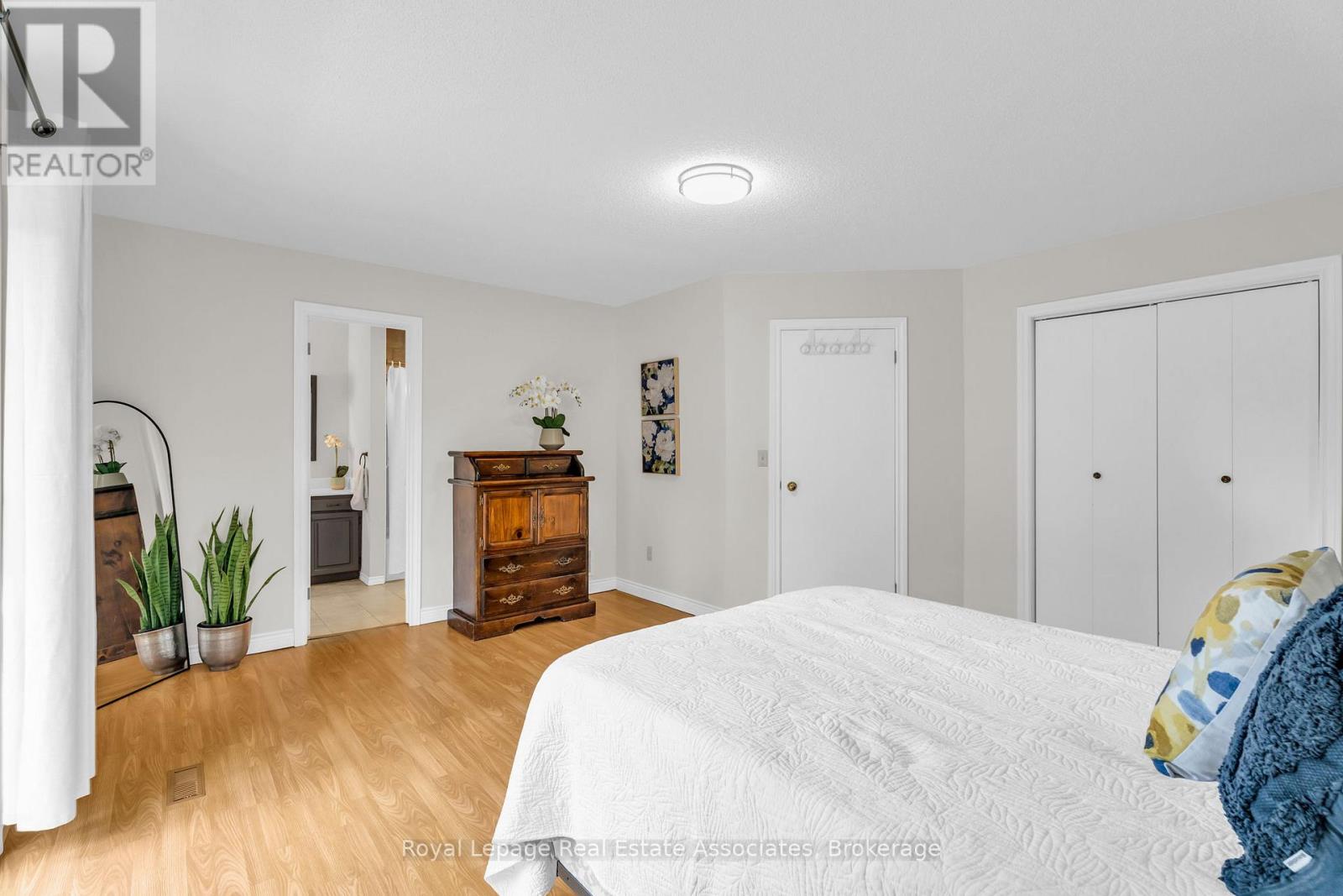 69 George Avenue, Wasaga Beach, Ontario  L9Z 2X9 - Photo 16 - S12449960