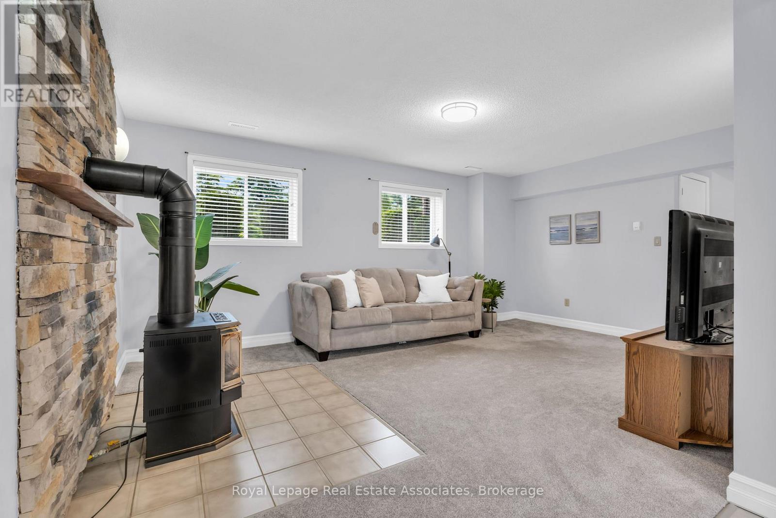 69 George Avenue, Wasaga Beach, Ontario  L9Z 2X9 - Photo 24 - S12449960