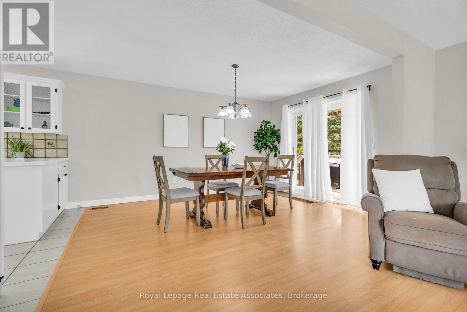 69 George Avenue, Wasaga Beach, Ontario  L9Z 2X9 - Photo 9 - S12449960