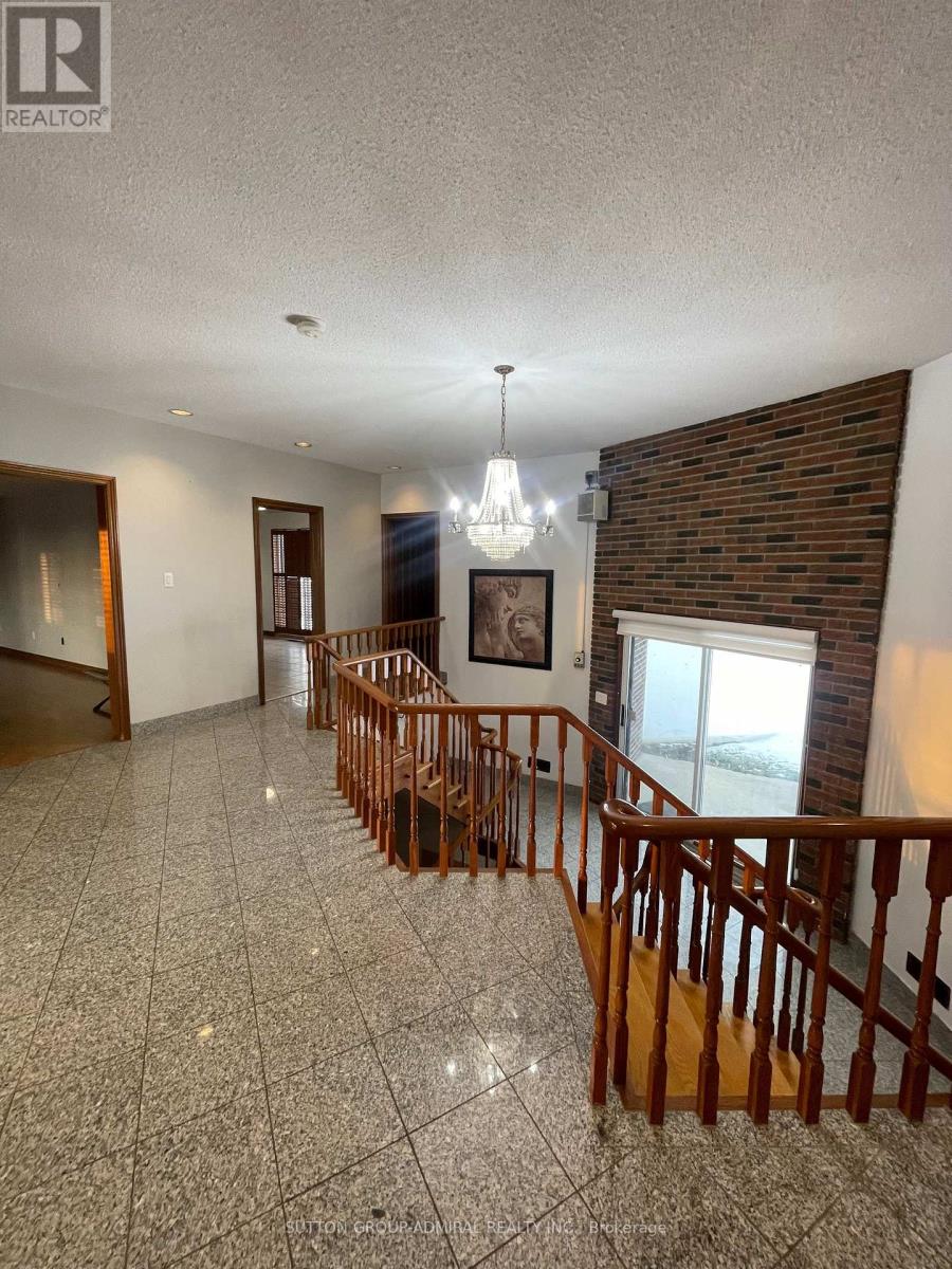 10623 Clarkway Drive, Brampton, Ontario  L6P 0W2 - Photo 7 - W12505428