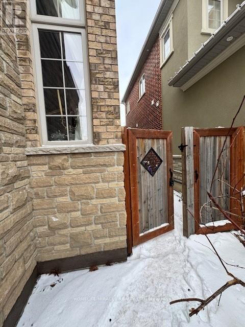 79 Cedarholme Avenue, Caledon, Ontario  L7C 3T2 - Photo 2 - W12642452