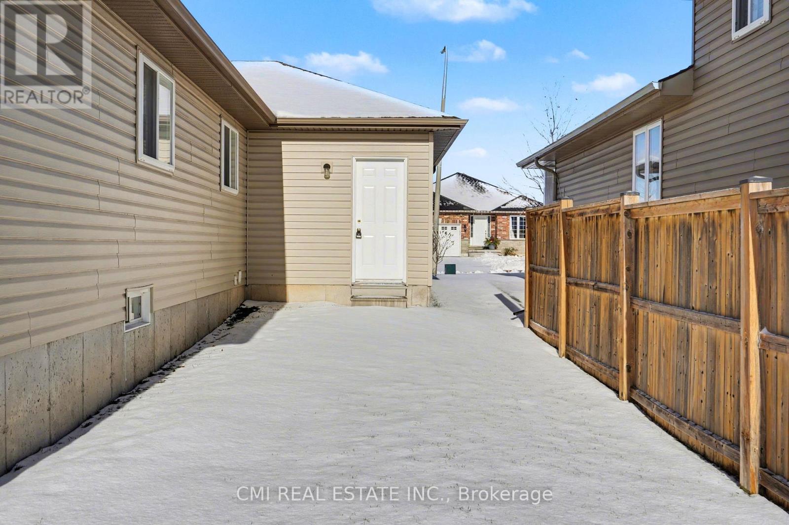 45 Helen Drive, Haldimand, Ontario  N0A 1H0 - Photo 39 - X12642438