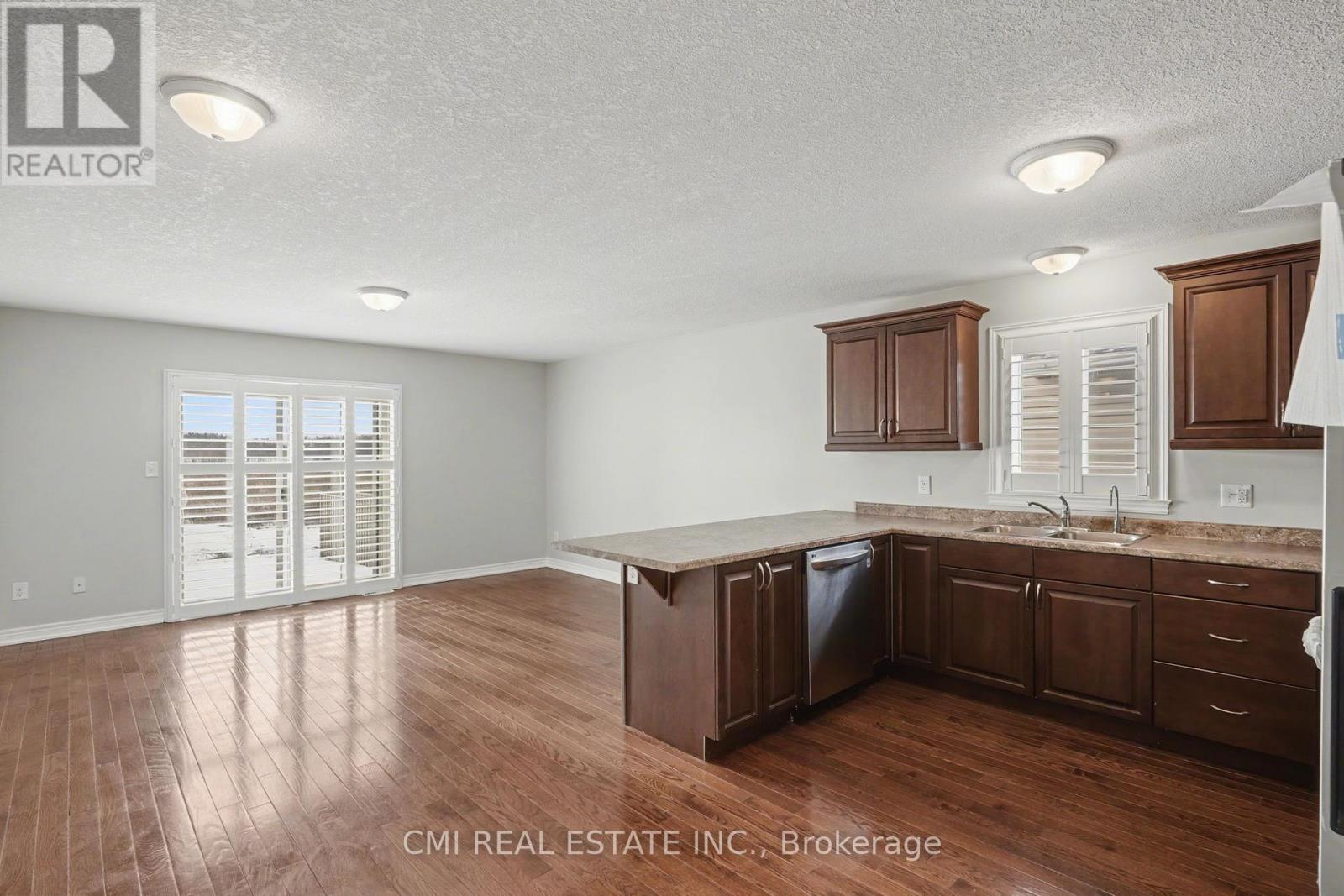 45 Helen Drive, Haldimand, Ontario  N0A 1H0 - Photo 9 - X12642438