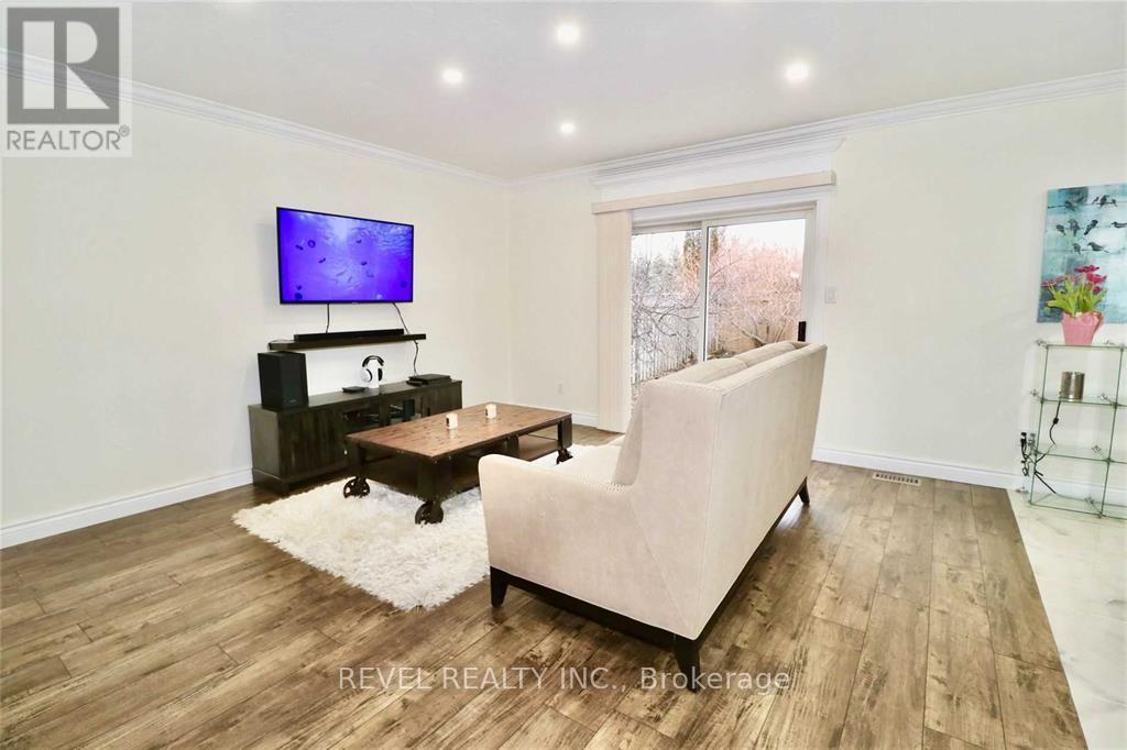 412 Olde Village Lane, Shelburne, Ontario  L9V 3A4 - Photo 12 - X12642442