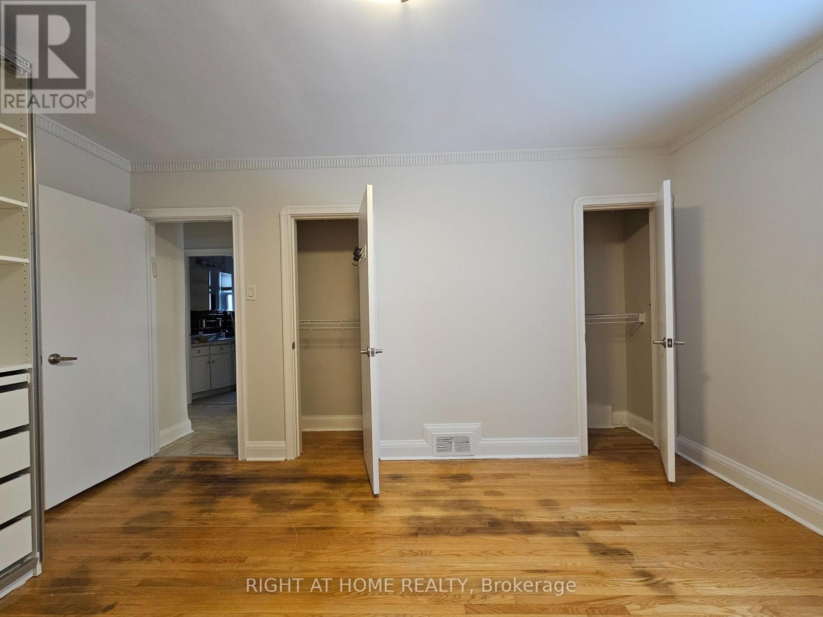 8 Roberta Drive, Toronto, Ontario  M6A 2J5 - Photo 13 - C12641844