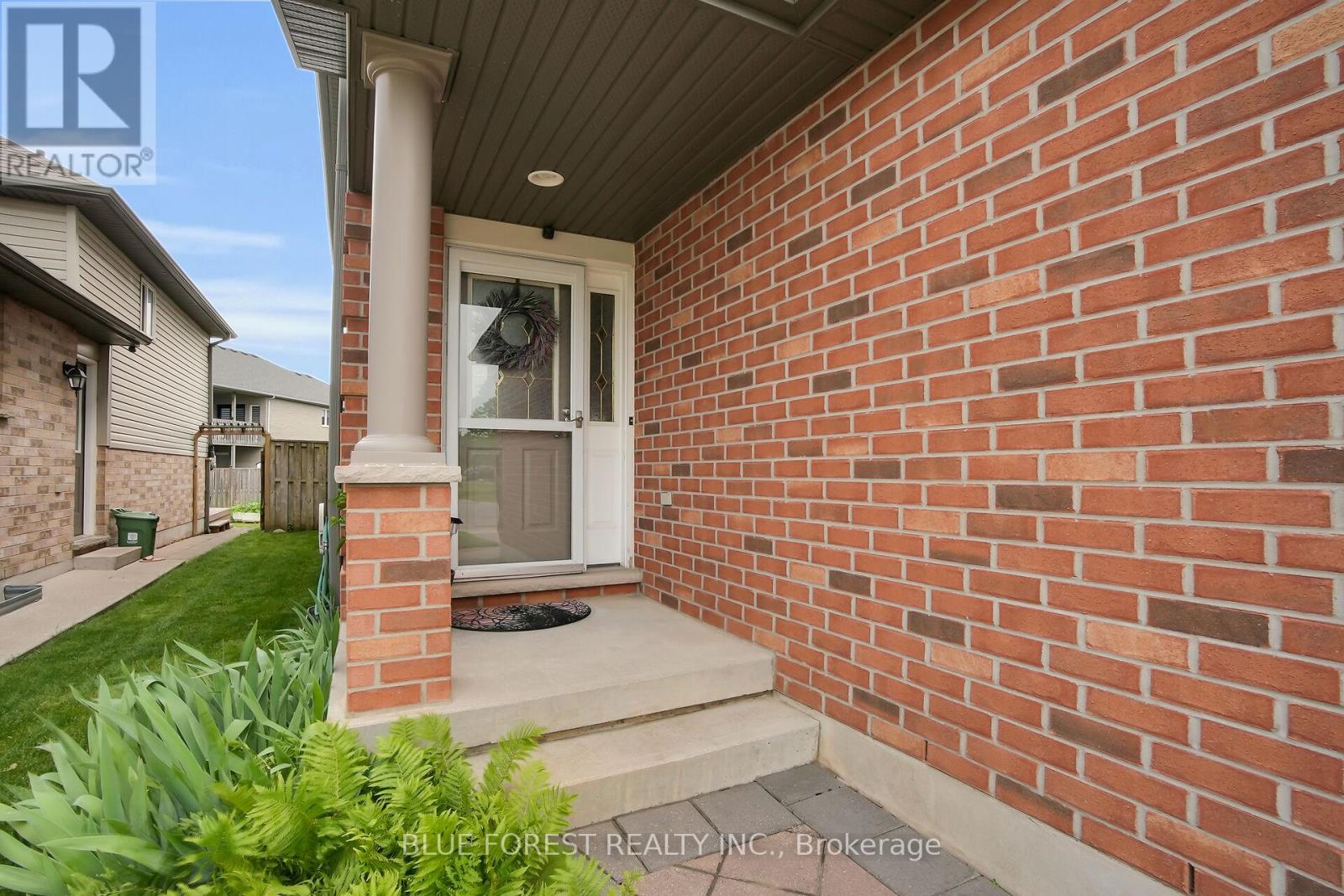 2949 Meadowgate Boulevard, London South, Ontario  N6M 1L3 - Photo 3 - X12642544