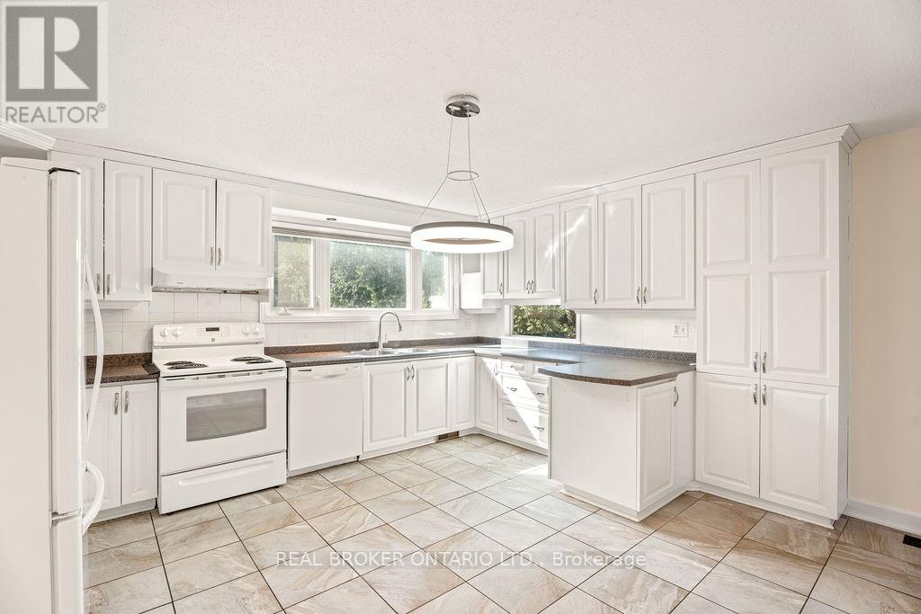 99 Queensline Drive, Ottawa, Ontario  K2H 7J6 - Photo 7 - X12642594