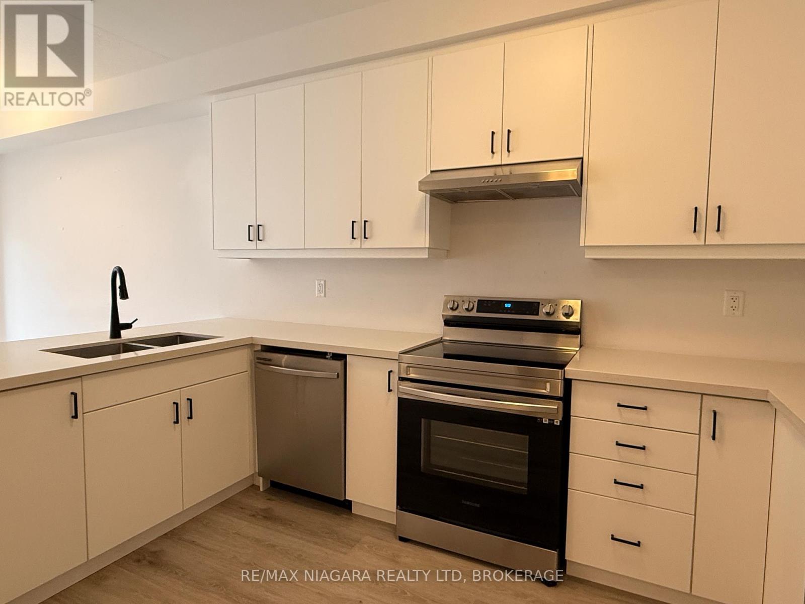 96 - 461 Blackburn Drive, Brantford, Ontario  N3T 0W9 - Photo 7 - X12642534