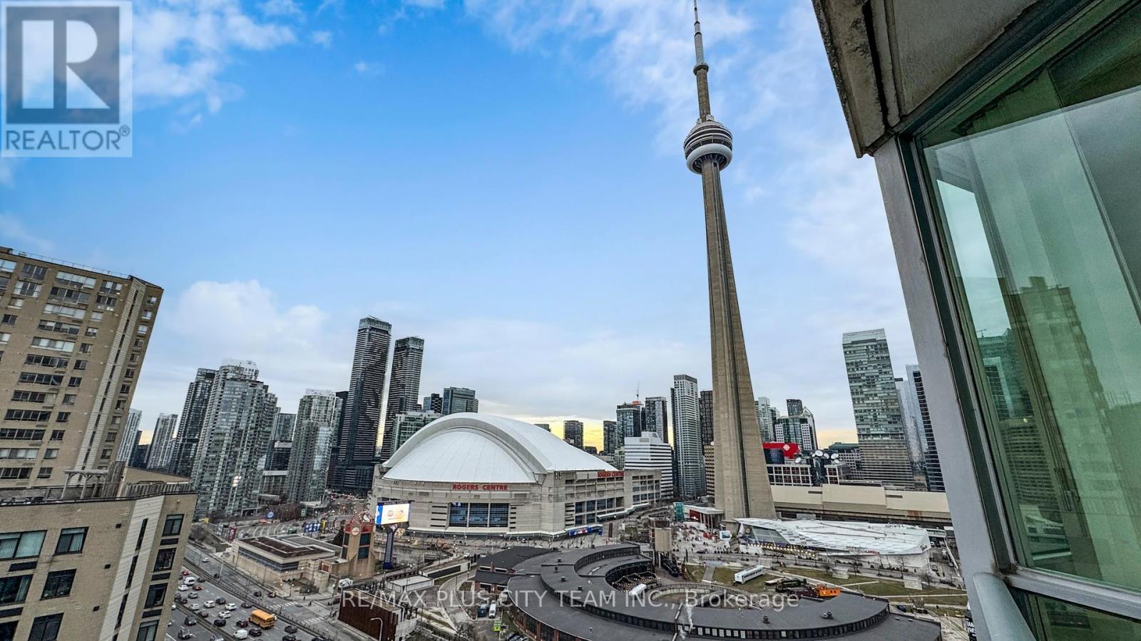 2323 - 230 Queens Quay W, Toronto, Ontario  M5J 2Y7 - Photo 1 - C12642504