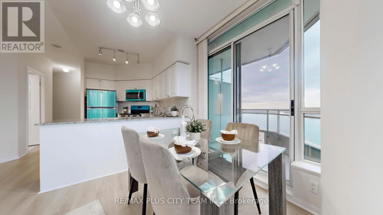 2323 - 230 Queens Quay W, Toronto, Ontario  M5J 2Y7 - Photo 10 - C12642504