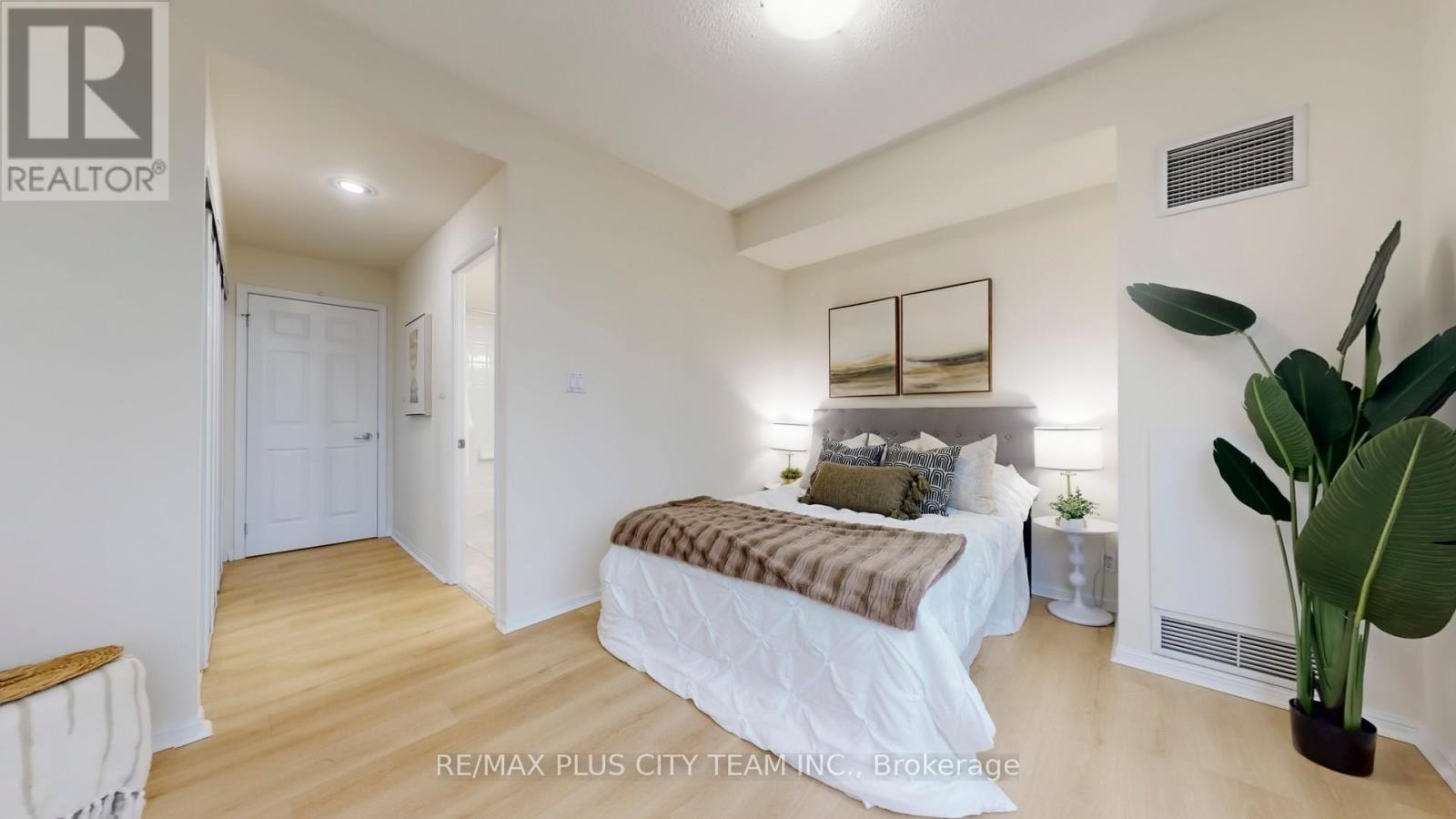 2323 - 230 Queens Quay W, Toronto, Ontario  M5J 2Y7 - Photo 12 - C12642504