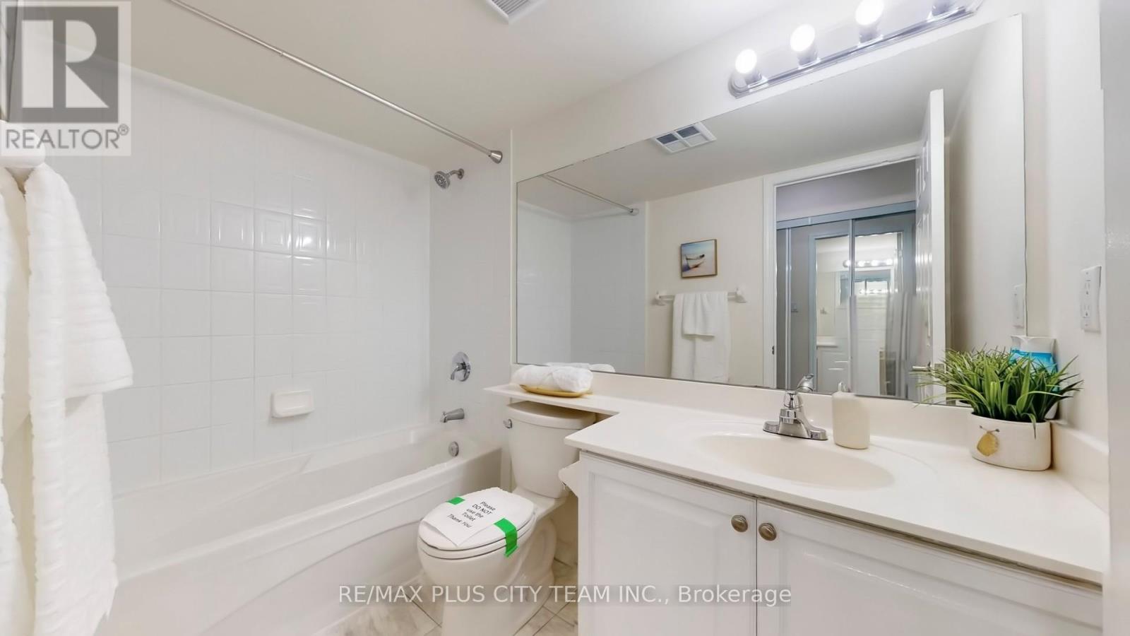 2323 - 230 Queens Quay W, Toronto, Ontario  M5J 2Y7 - Photo 14 - C12642504