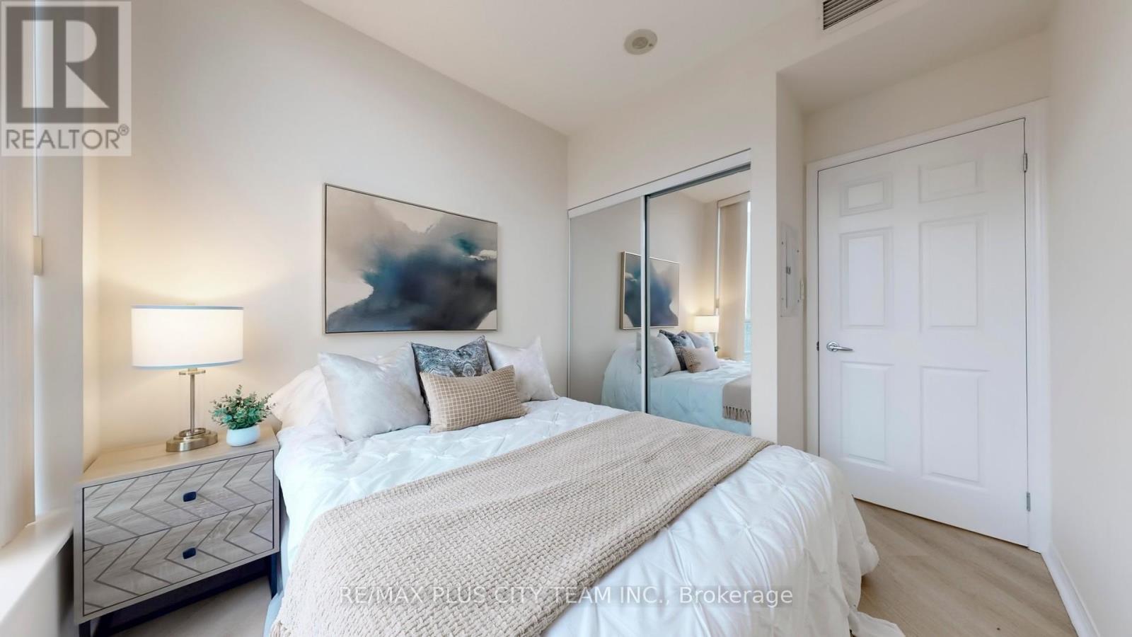 2323 - 230 Queens Quay W, Toronto, Ontario  M5J 2Y7 - Photo 16 - C12642504