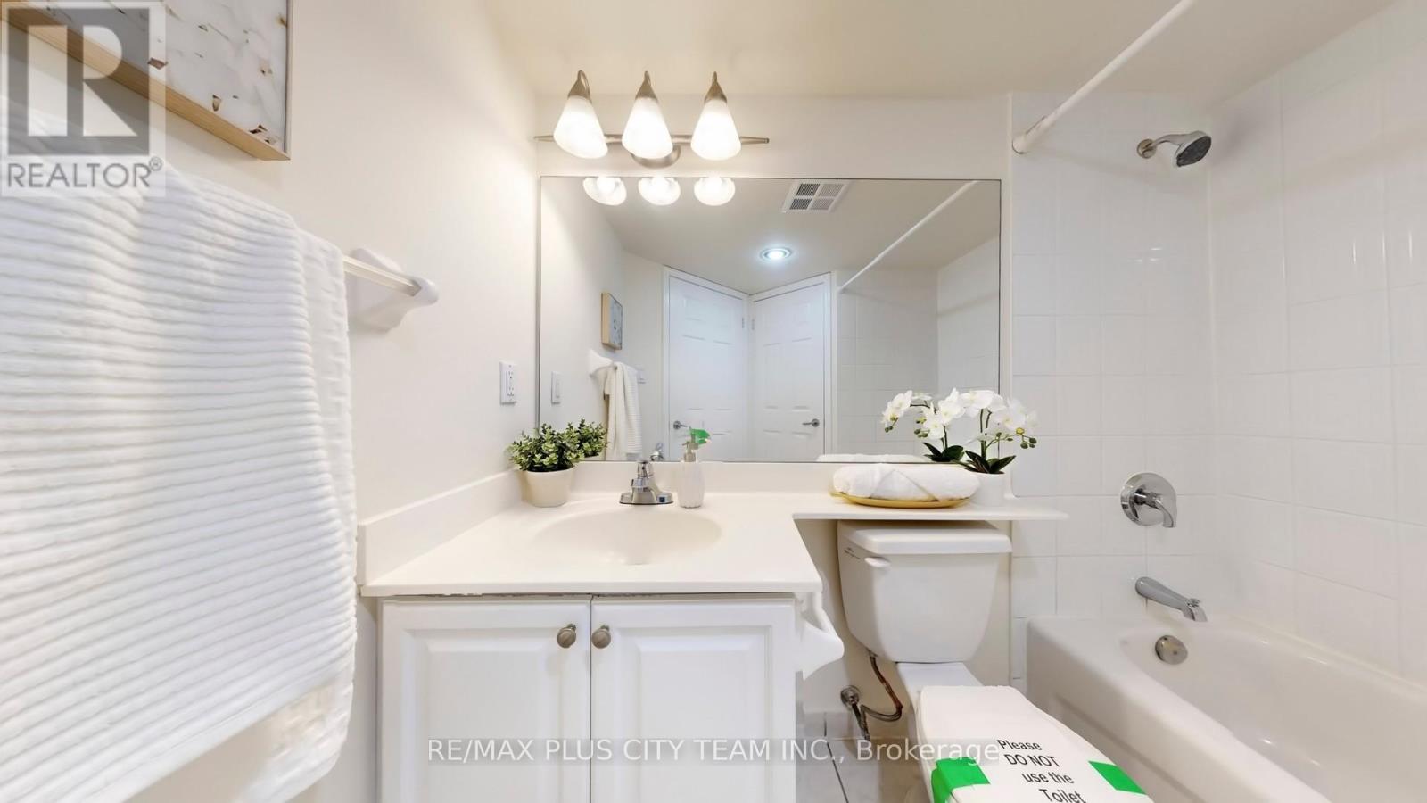 2323 - 230 Queens Quay W, Toronto, Ontario  M5J 2Y7 - Photo 17 - C12642504