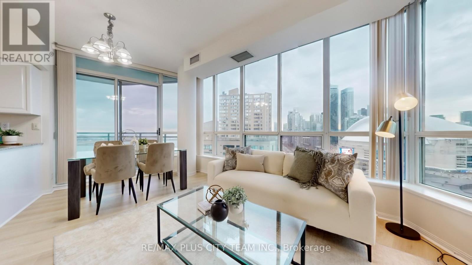 2323 - 230 Queens Quay W, Toronto, Ontario  M5J 2Y7 - Photo 4 - C12642504