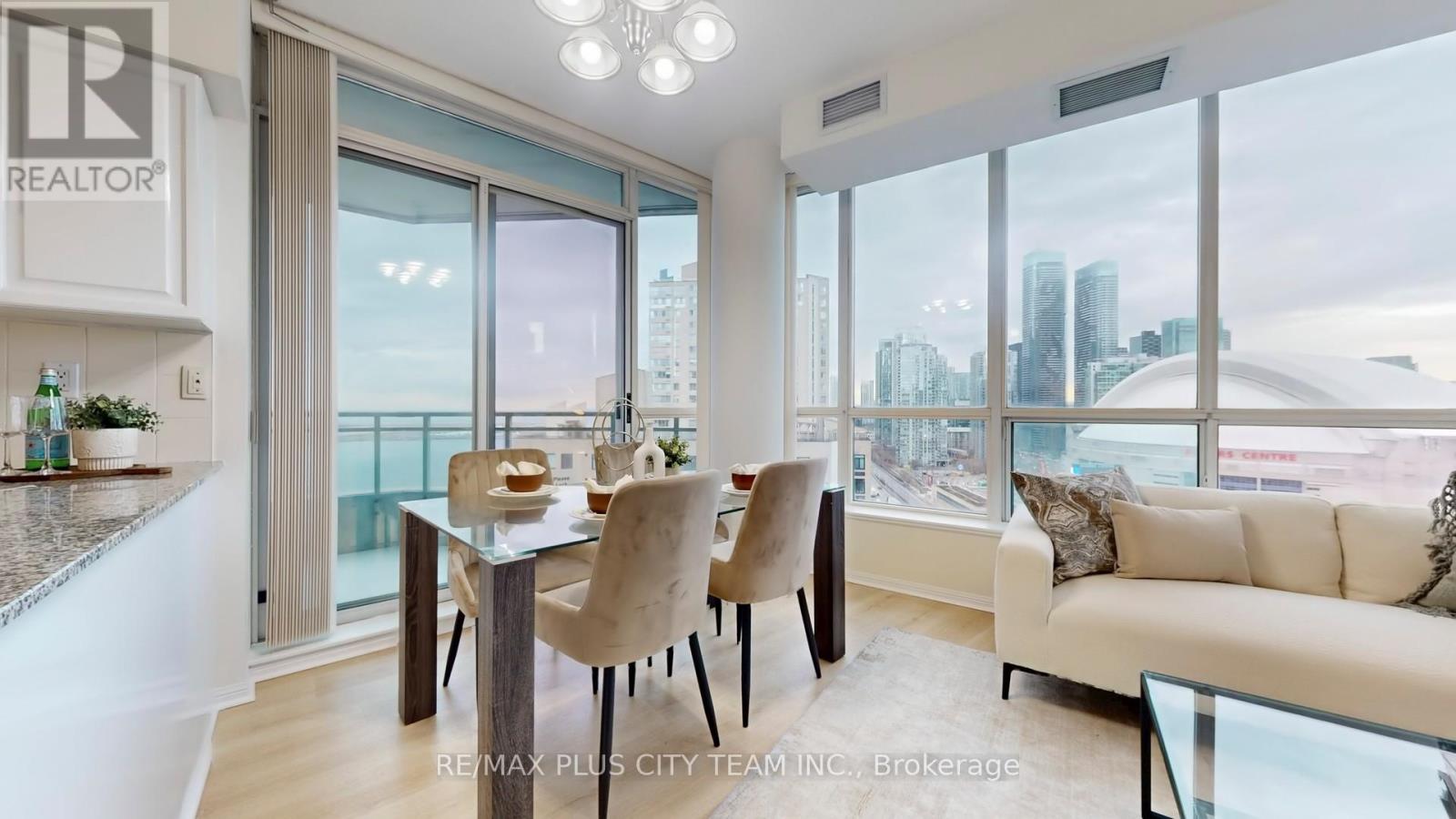 2323 - 230 Queens Quay W, Toronto, Ontario  M5J 2Y7 - Photo 9 - C12642504