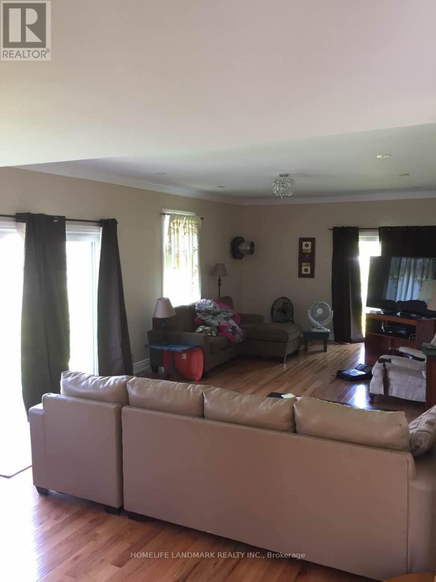 3358 Ravenshoe Road, Georgina, Ontario  L0E 1R0 - Photo 9 - N12642494