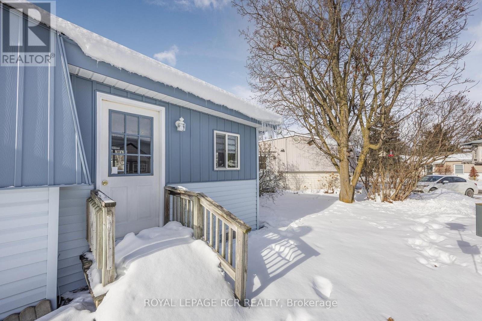 4 Linden Lane, Innisfil, Ontario  L9S 1P4 - Photo 5 - N12642520